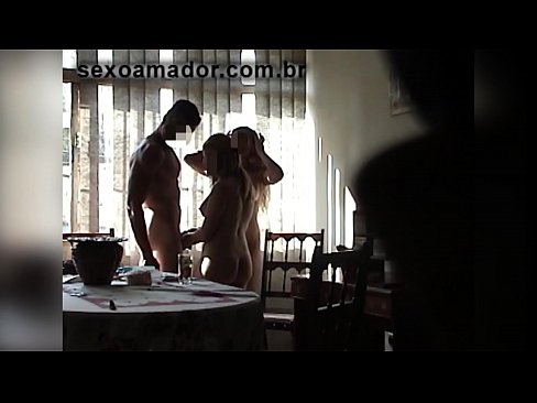 ❤️ Miqtë e seksit ftojnë një burrë gjigant dhe një treshe me të ️❌ Kurrëza tek ne ❌