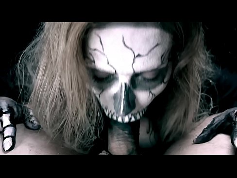 ❤️ Vajzë demonike që thith karin me gojën e saj të zezë dhe gëlltit sperma. ️❌ Kurrëza tek ne ❌